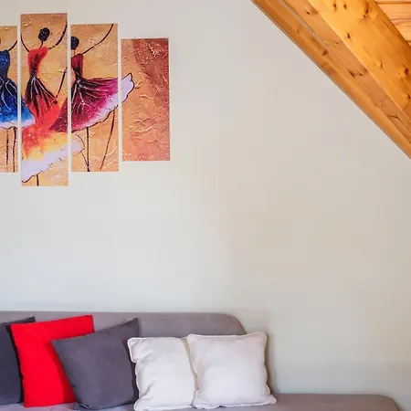 Chelmis Bella Mansarda 아파트 아르고스톨리온